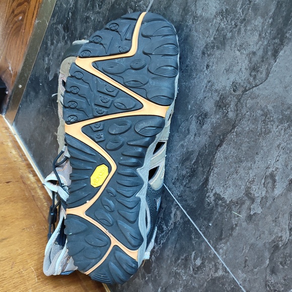 NEW! Merrell shoes - Picture 3 of 4